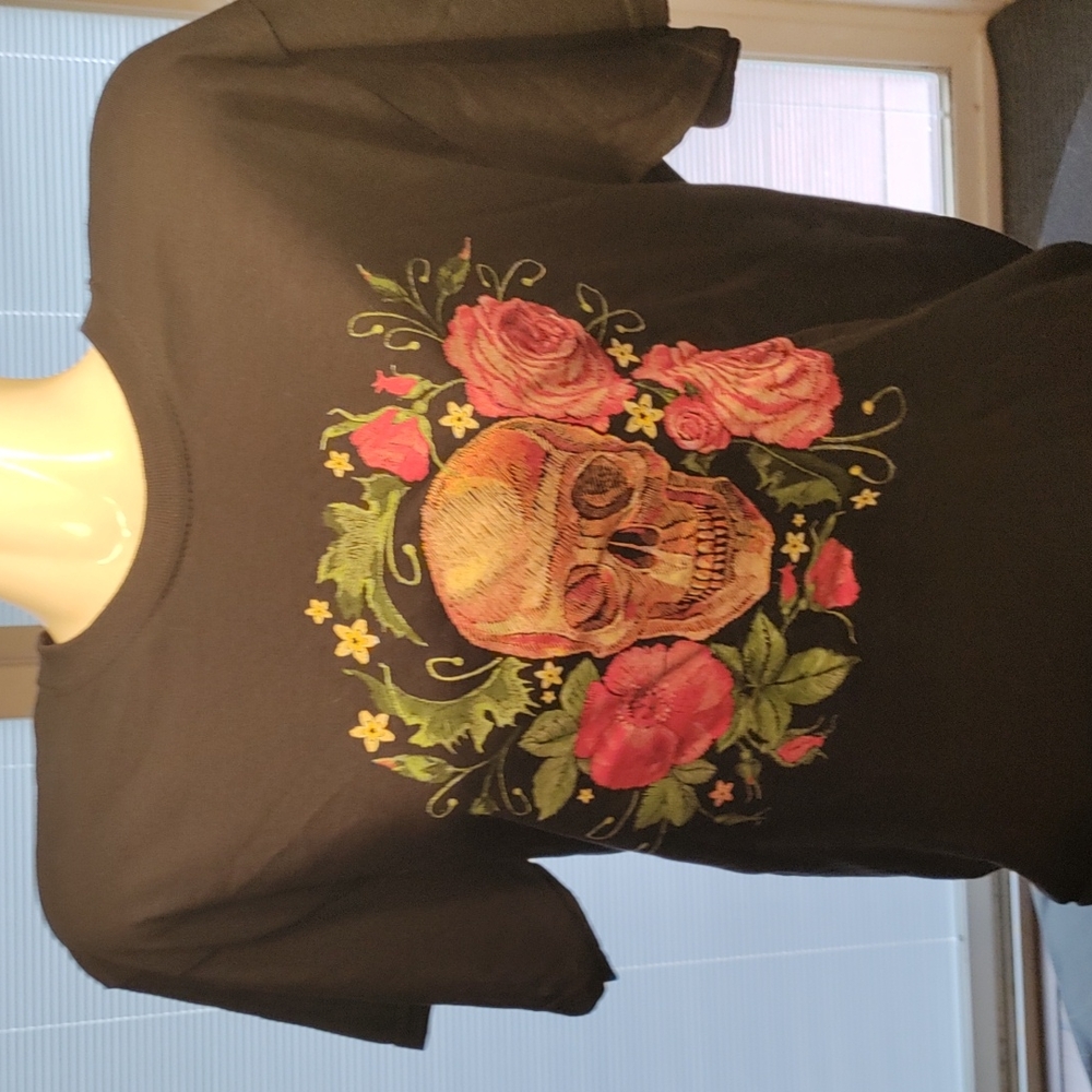 Graphic skull shirt size medium